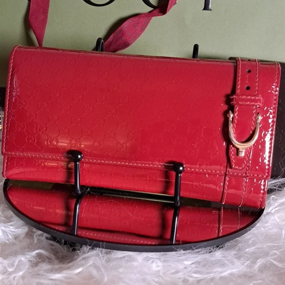 🔥🔥Gucci Guccissima Red Patent Leather Wallet - EUC - Picture 1 of 17
